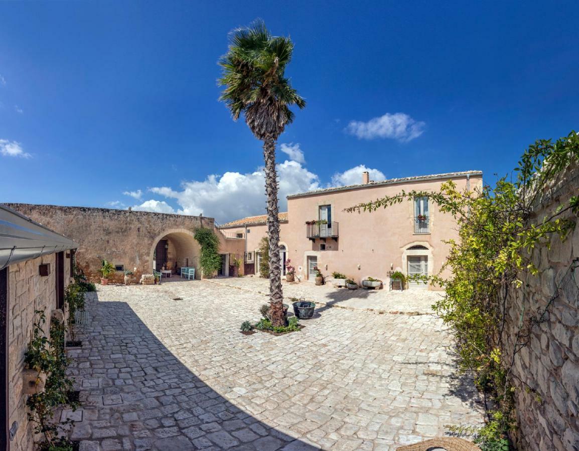 Hostal Terre Di Cavalusi Relais Donnafugata Exterior foto