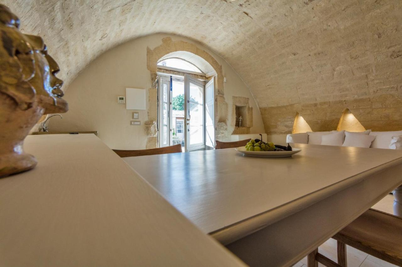 Hostal Terre Di Cavalusi Relais Donnafugata Exterior foto