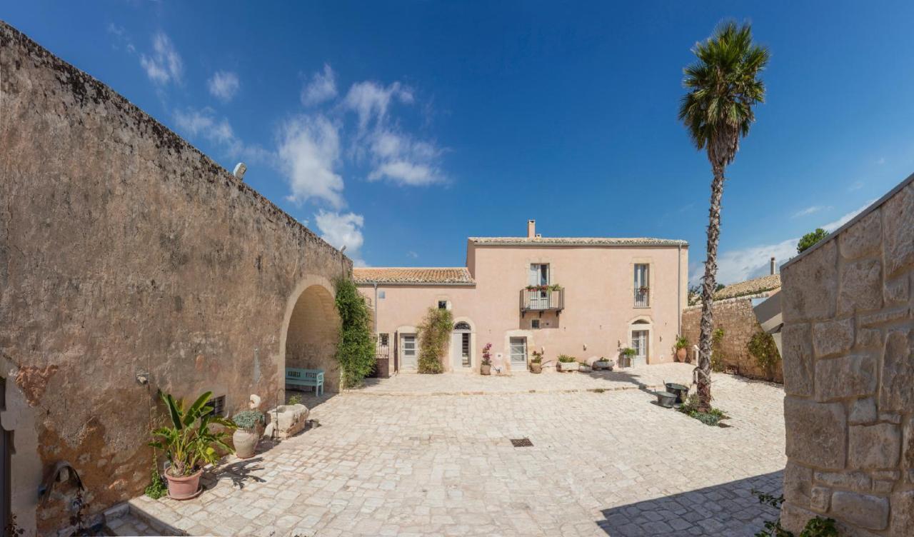 Hostal Terre Di Cavalusi Relais Donnafugata Exterior foto