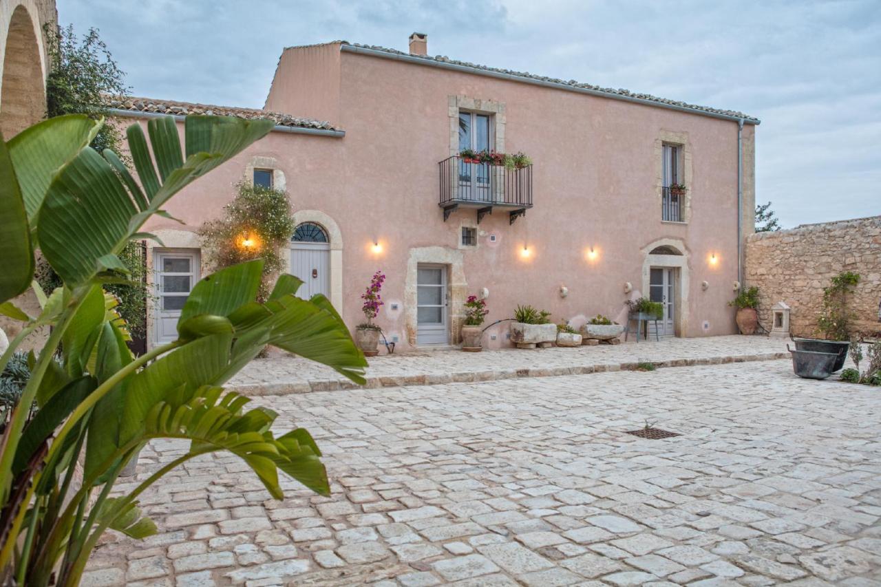 Hostal Terre Di Cavalusi Relais Donnafugata Exterior foto